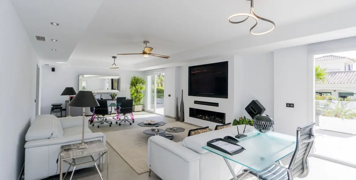 Sale of detached villa in Atalaya 14