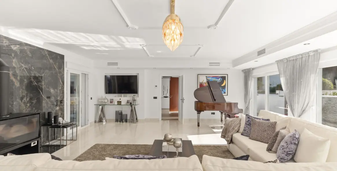 Sale of detached villa in Atalaya 21