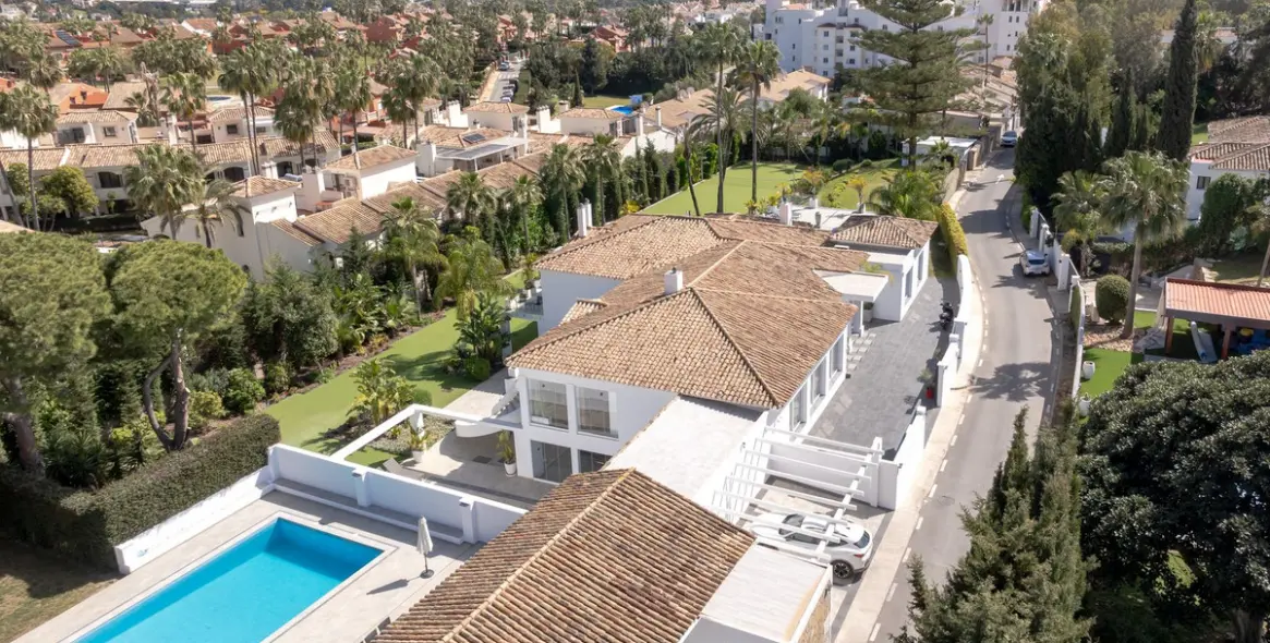 Sale of detached villa in Atalaya 28