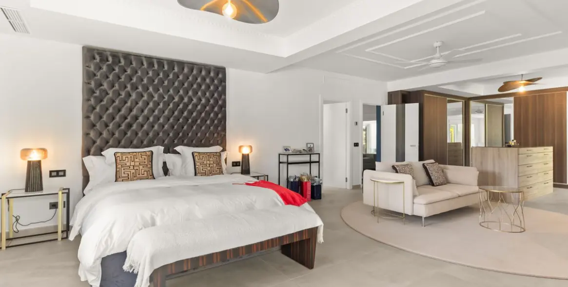 Sale of detached villa in Atalaya 29