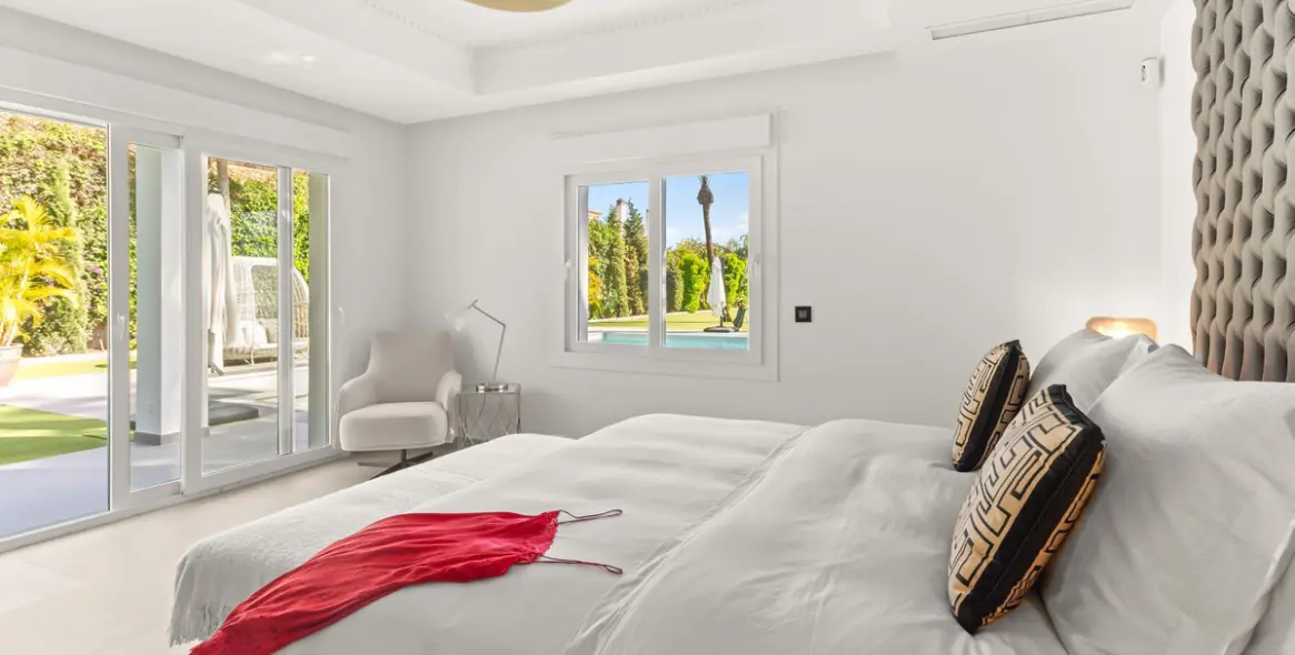 Sale of detached villa in Atalaya 30