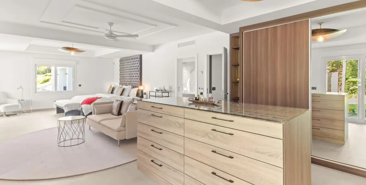 Sale of detached villa in Atalaya 31