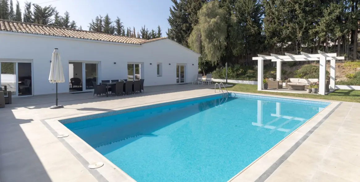 Sale of detached villa in Atalaya 34