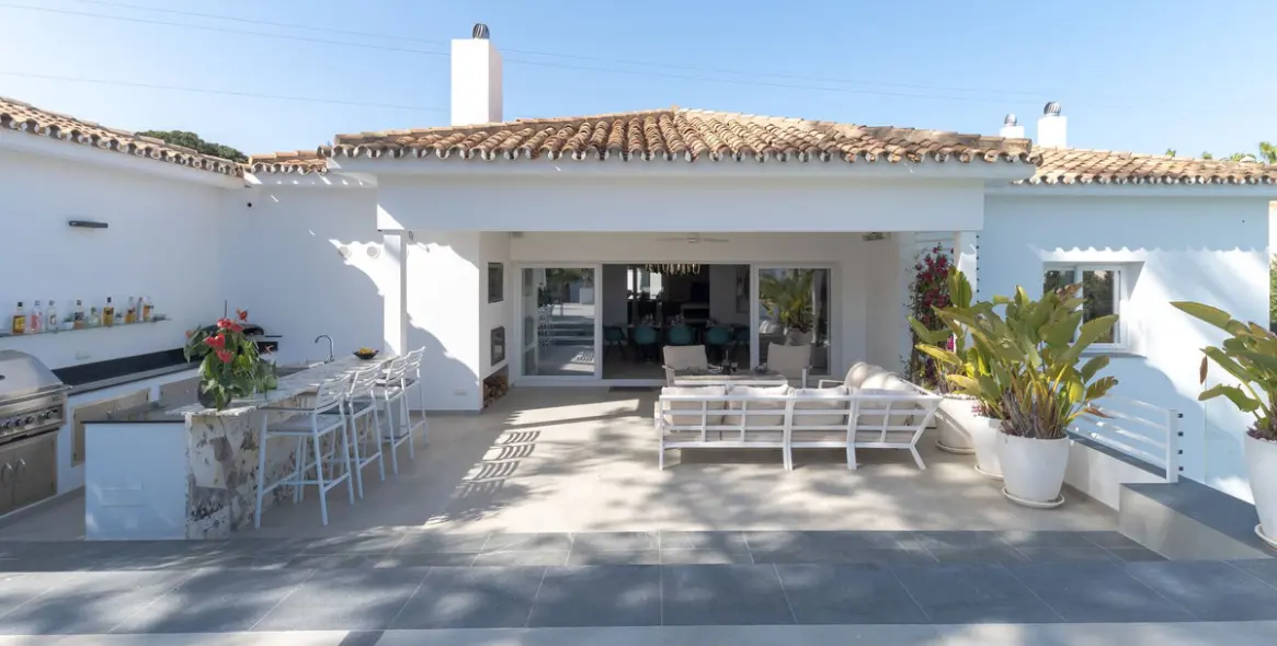 Sale of detached villa in Atalaya 35
