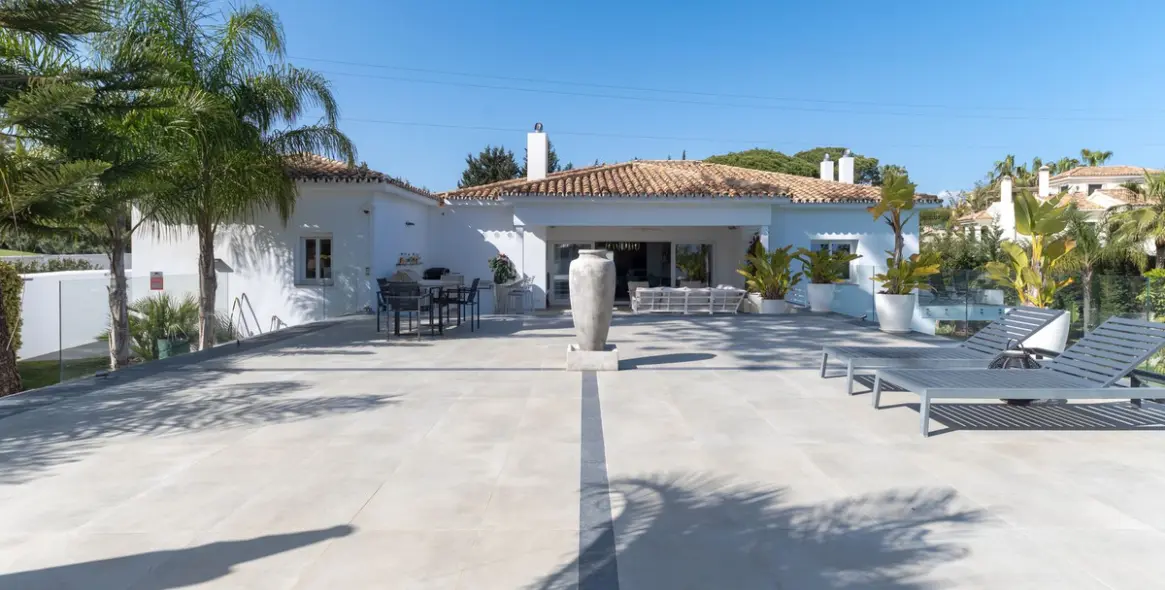 Sale of detached villa in Atalaya 37