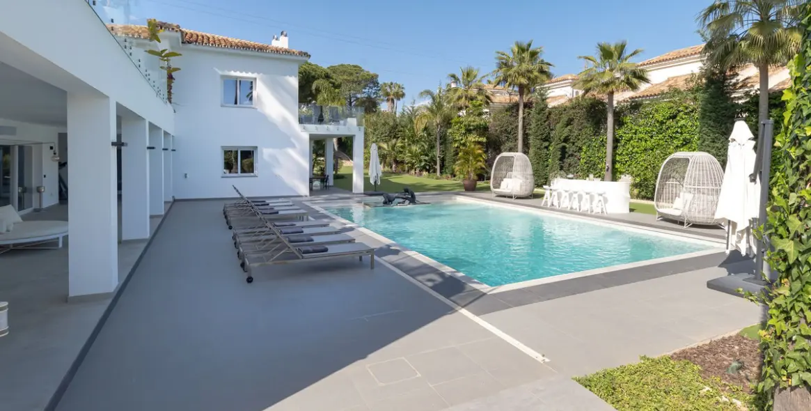 Sale of detached villa in Atalaya 39