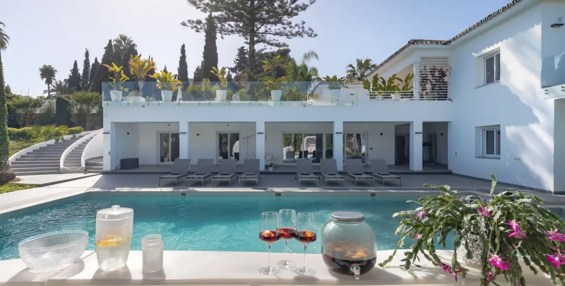 Sale of detached villa in Atalaya 42