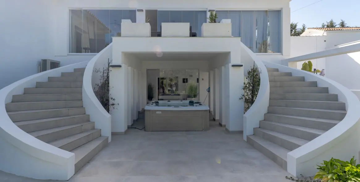 Sale of detached villa in Atalaya 43