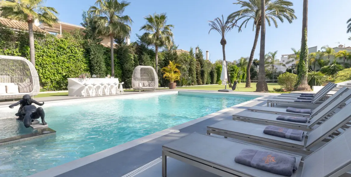 Sale of detached villa in Atalaya 45