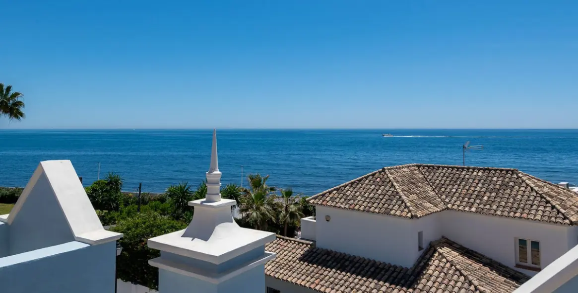 Sale of detached villa in Puerto Banús 1
