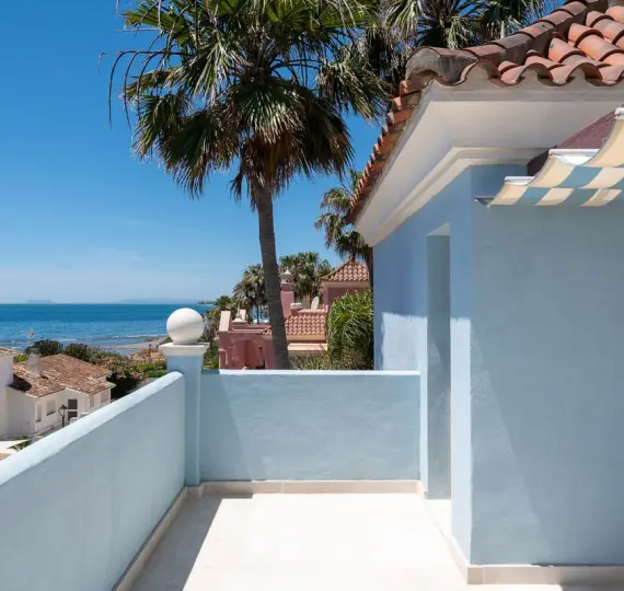 Sale of detached villa in Puerto Banús