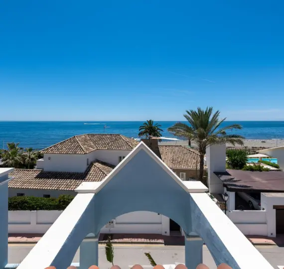 Sale of detached villa in Puerto Banús