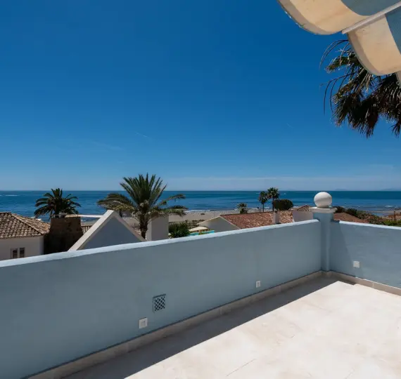 Sale of detached villa in Puerto Banús