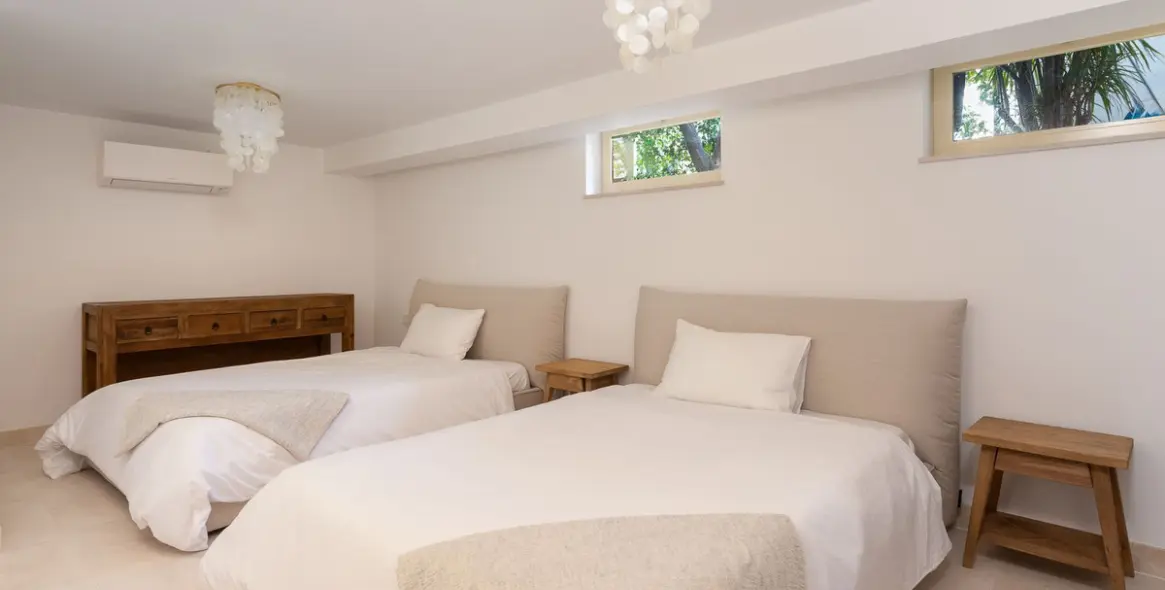 Sale of detached villa in Puerto Banús 20