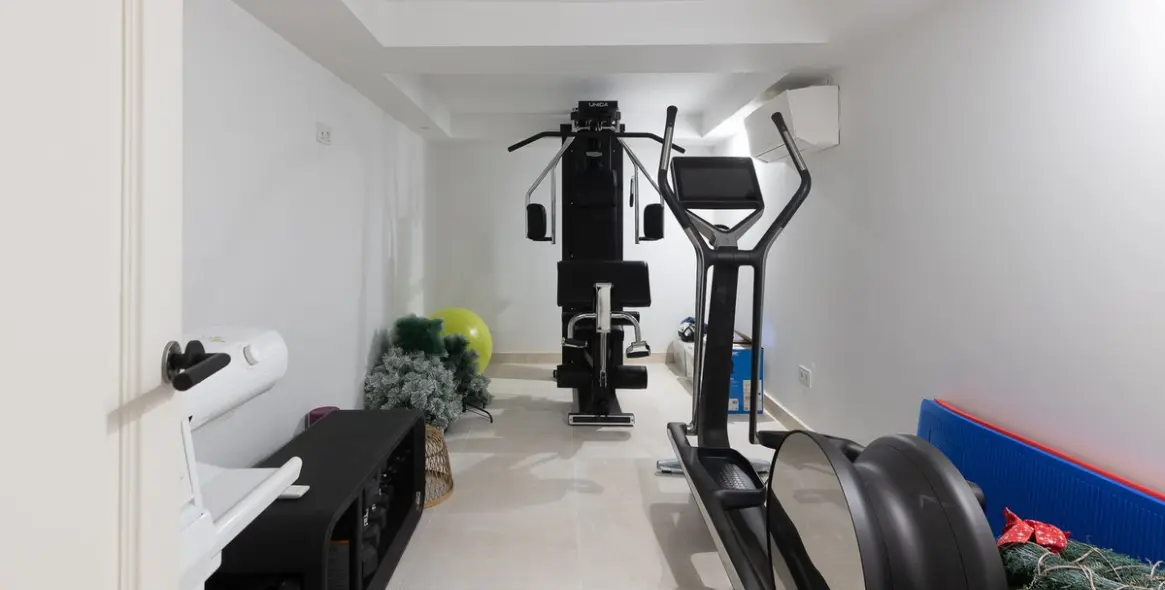 Sale of detached villa in Puerto Banús 21