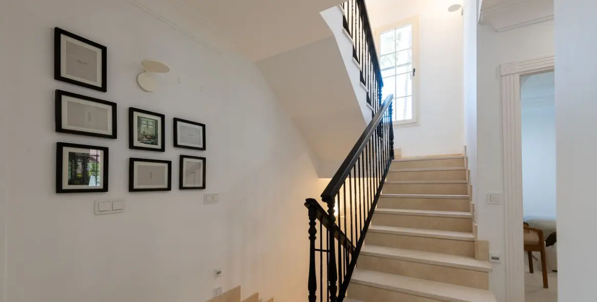 Sale of detached villa in Puerto Banús 23