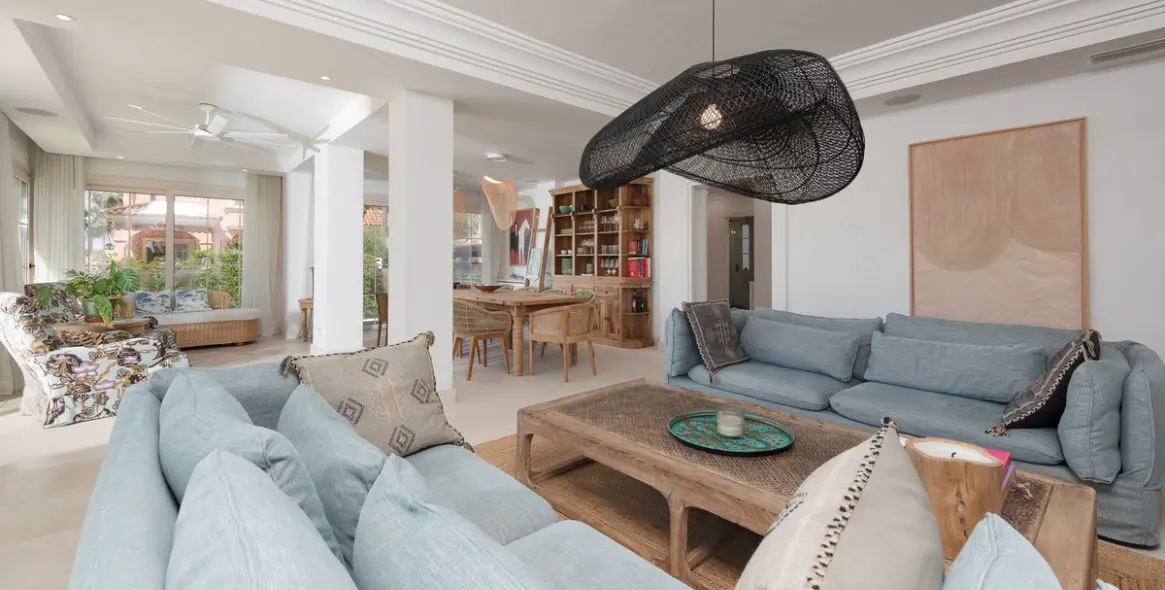 Sale of detached villa in Puerto Banús 28