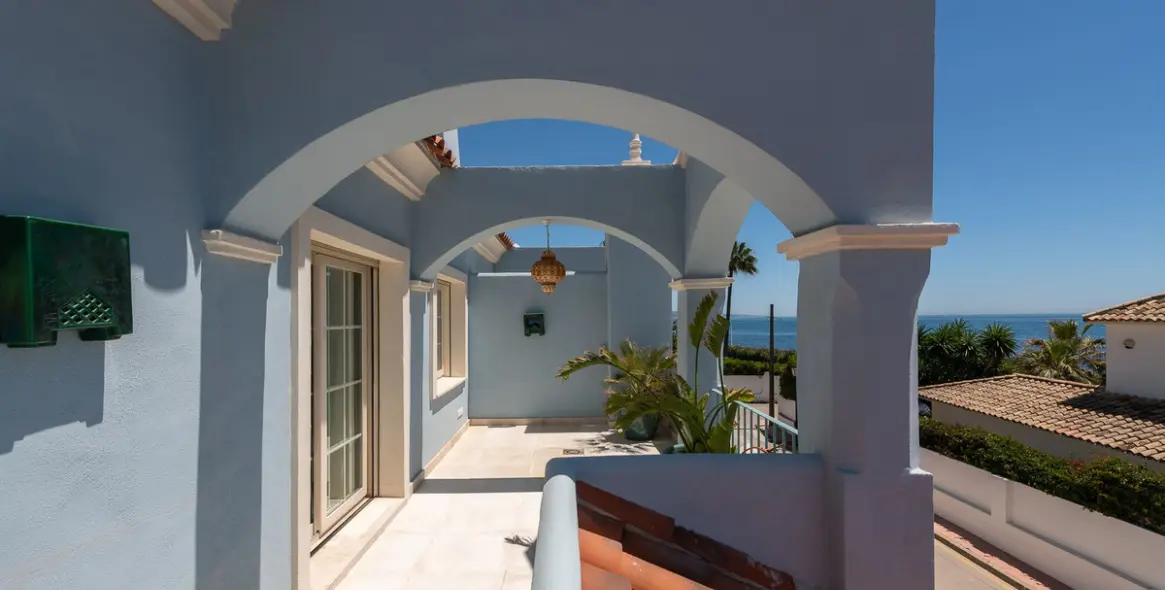 Sale of detached villa in Puerto Banús 30