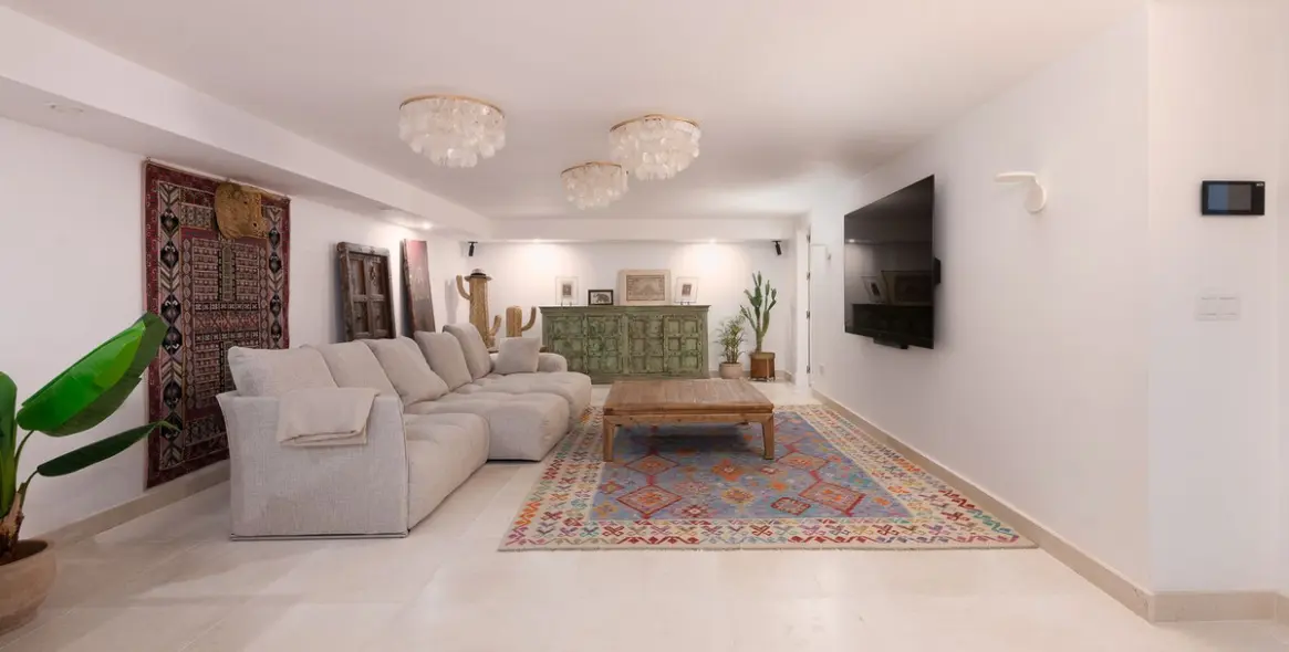 Sale of detached villa in Puerto Banús 31