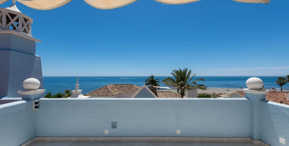 Sale of detached villa in Puerto Banús 32