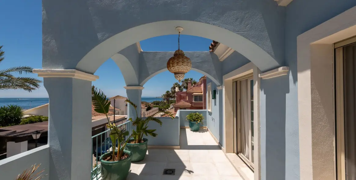 Sale of detached villa in Puerto Banús 33