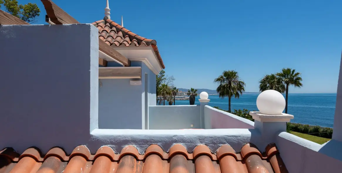 Sale of detached villa in Puerto Banús 35