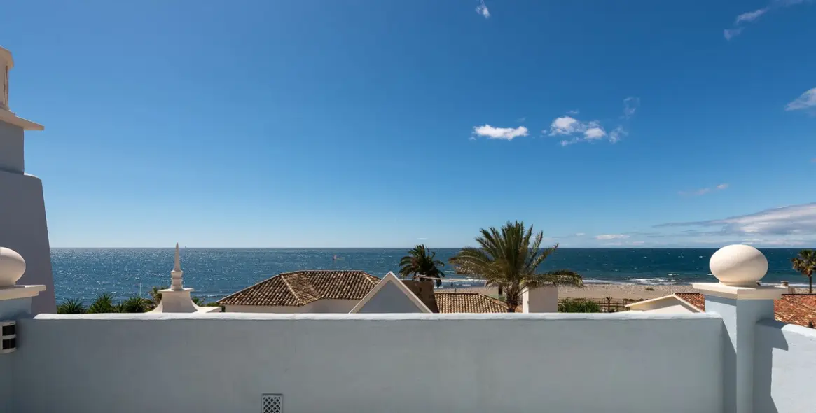 Sale of detached villa in Puerto Banús 36