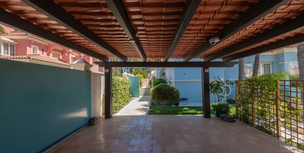 Sale of detached villa in Puerto Banús 40