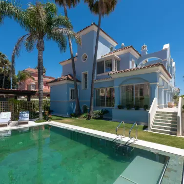 Venta de villa independiente en Puerto Banús