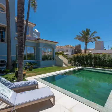 Venta de villa independiente en Puerto Banús