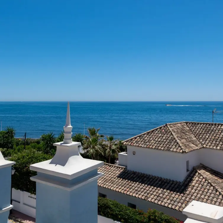 Sale of detached villa in Puerto Banús