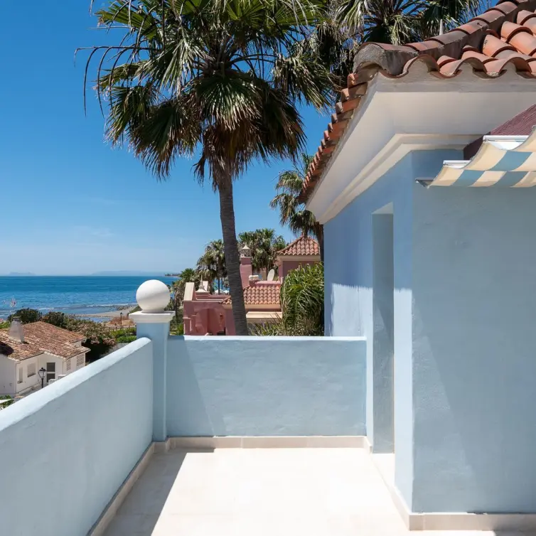 Sale of detached villa in Puerto Banús