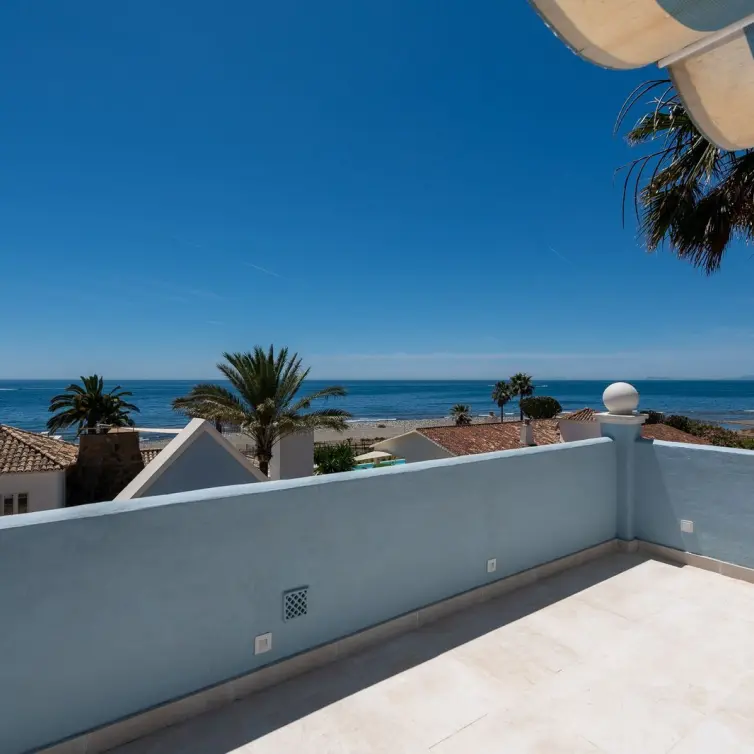 Sale of detached villa in Puerto Banús