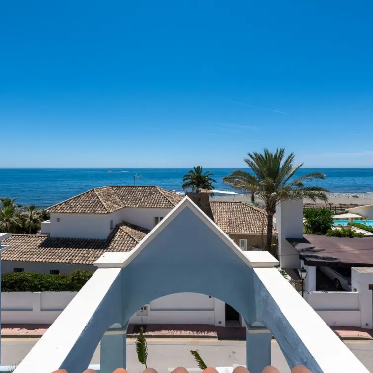 Sale of detached villa in Puerto Banús
