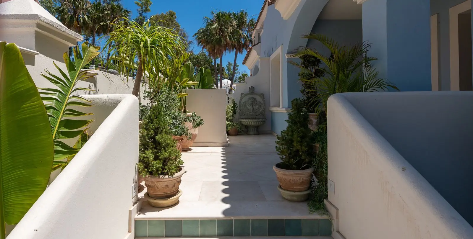 Продажа  отдельно стоящей виллы в Puerto Banús 11