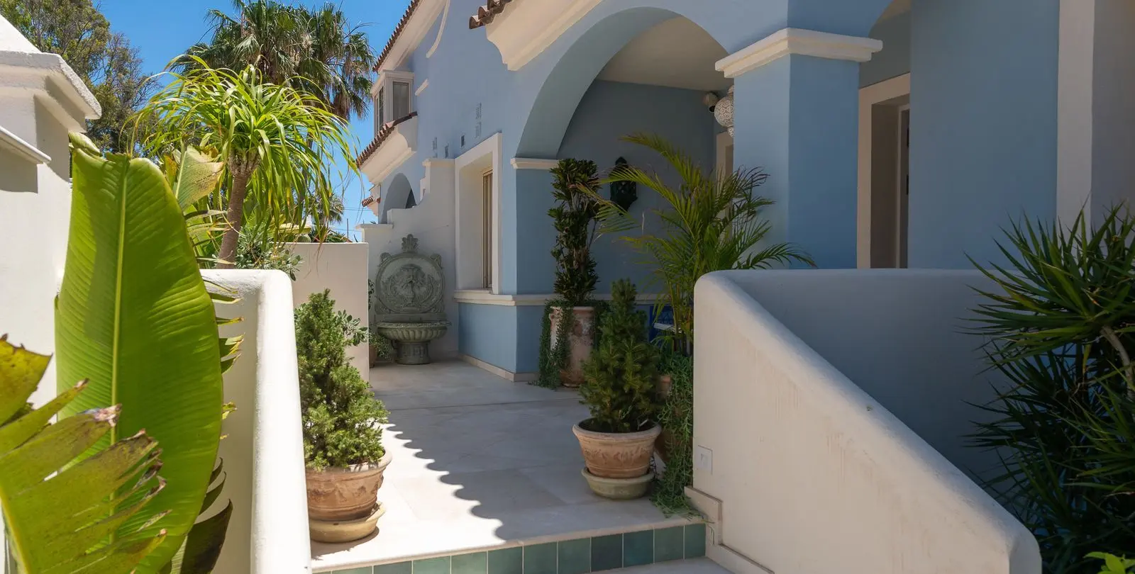 Продажа  отдельно стоящей виллы в Puerto Banús 13