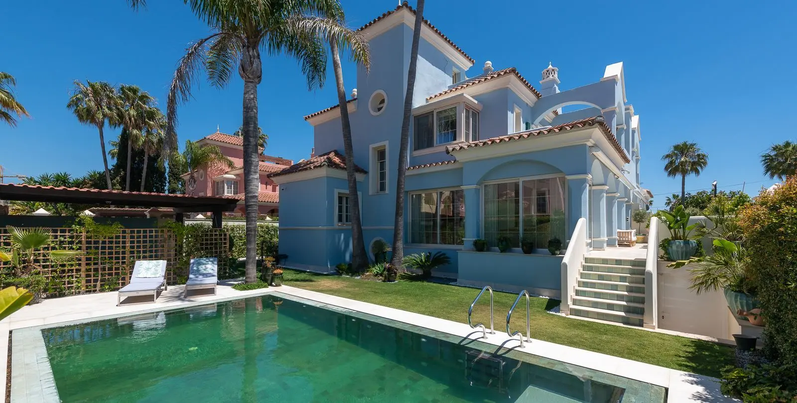 Продажа  отдельно стоящей виллы в Puerto Banús 38