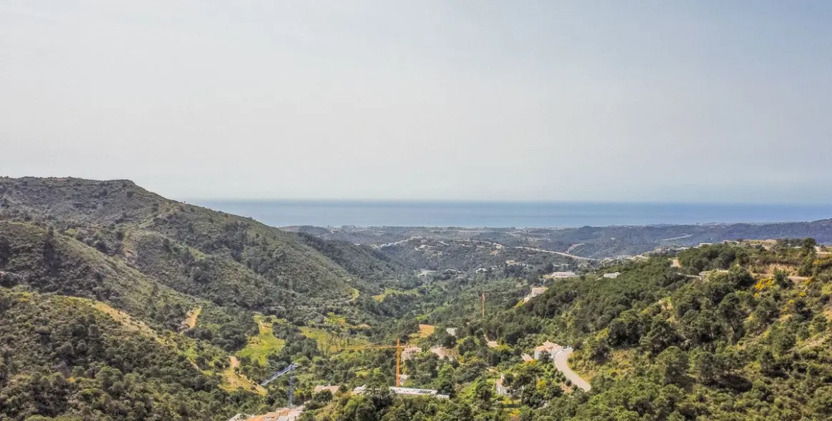 Sale of residential plot in Benahavís 1