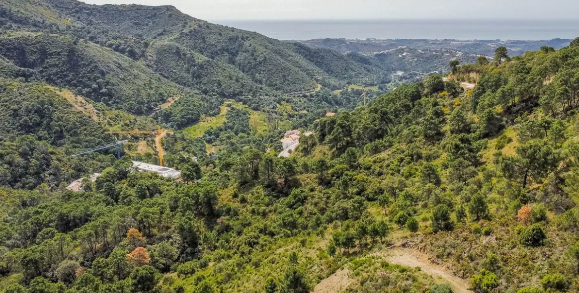 Sale of residential plot in Benahavís 9