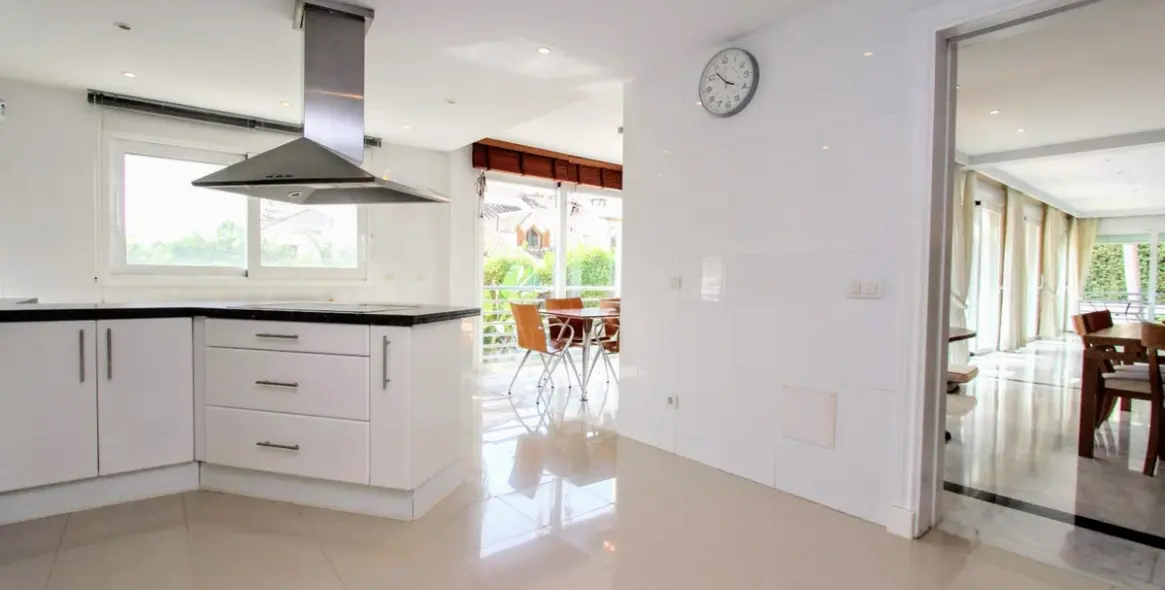 Продажа  отдельно стоящей виллы в San Pedro de Alcántara 6