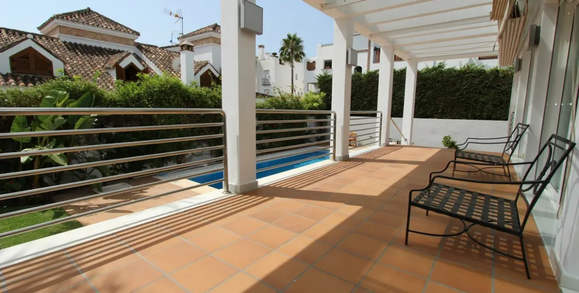 Продажа  отдельно стоящей виллы в San Pedro de Alcántara 10