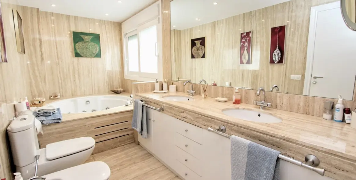 Продажа  отдельно стоящей виллы в San Pedro de Alcántara 12