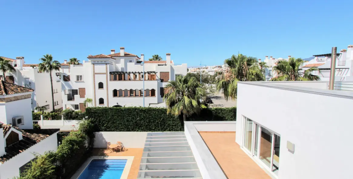 Продажа  отдельно стоящей виллы в San Pedro de Alcántara 14