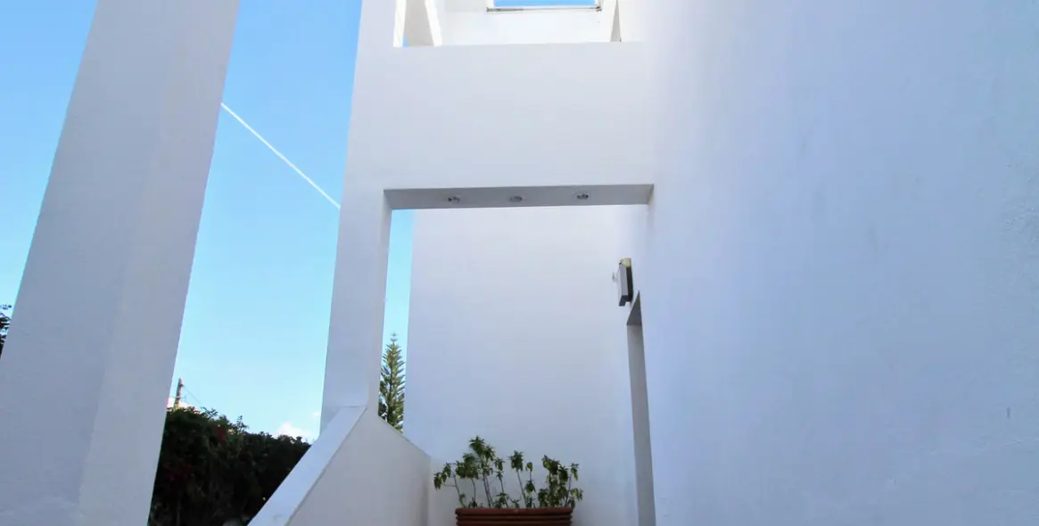 Продажа  отдельно стоящей виллы в San Pedro de Alcántara 23