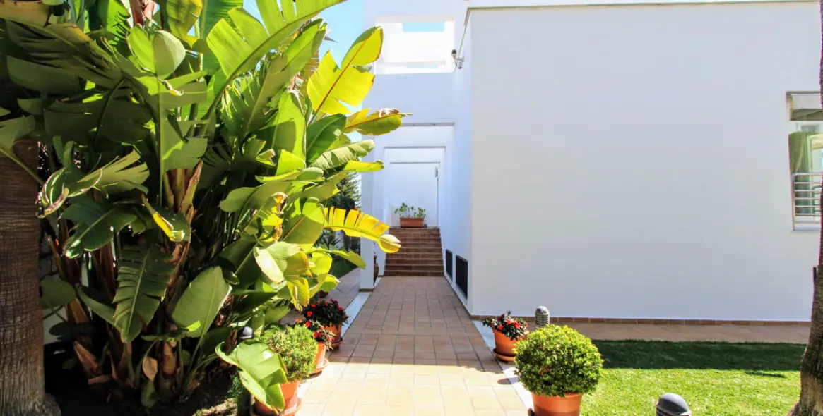 Продажа  отдельно стоящей виллы в San Pedro de Alcántara 24