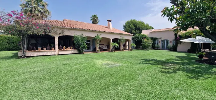 Venta de villa independiente en Benahavís 2