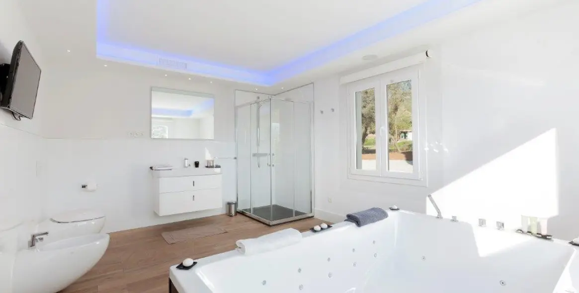 Sale of detached villa in Sierra Blanca 13