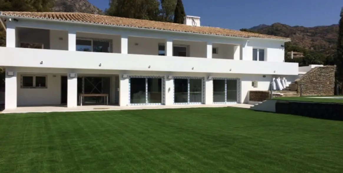 Sale of detached villa in Sierra Blanca 15