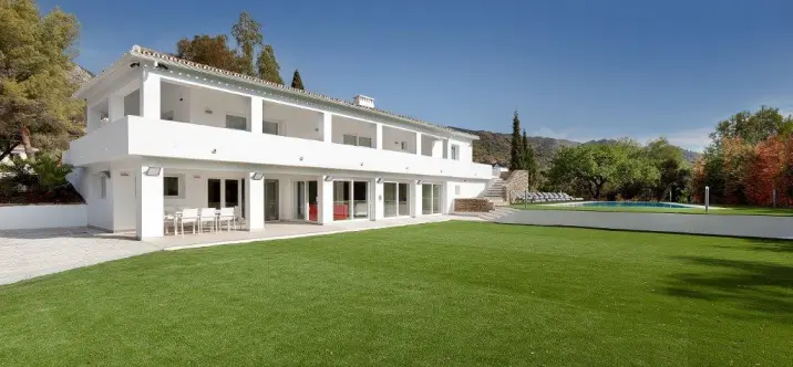 Sale of detached villa in Sierra Blanca 0