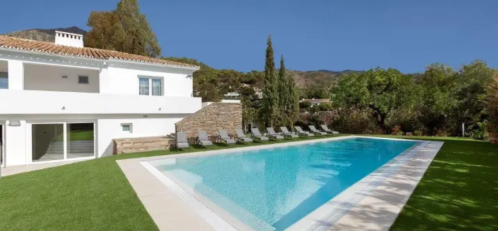 Sale of detached villa in Sierra Blanca 1
